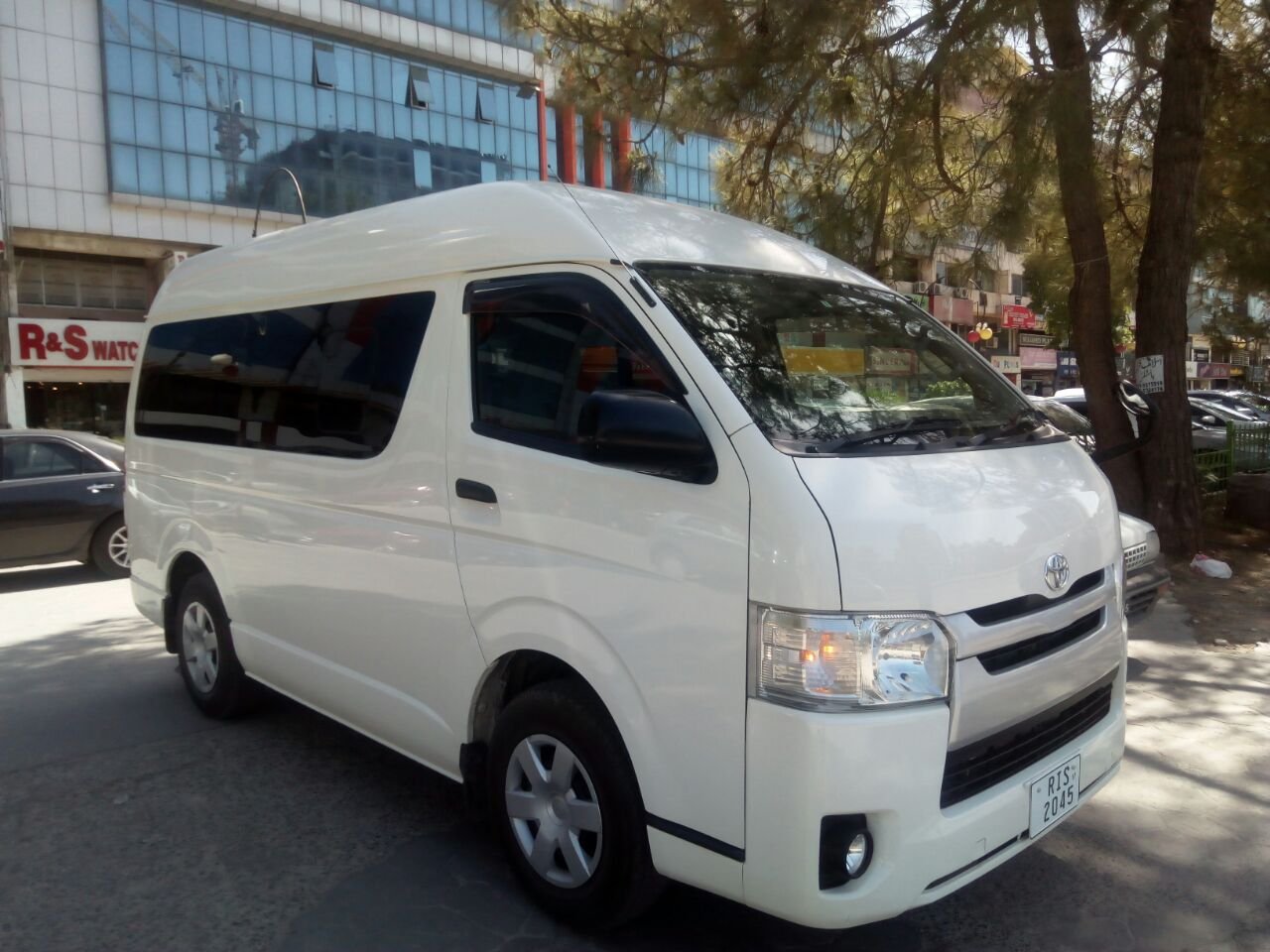 Hire Toyota Hiace 2017 on Rent