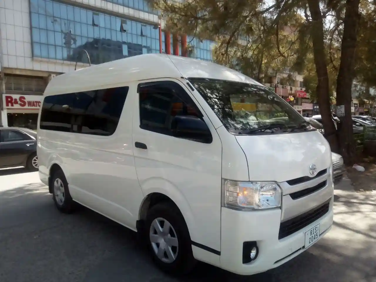 Hire Toyota Hiace (204) on Rent